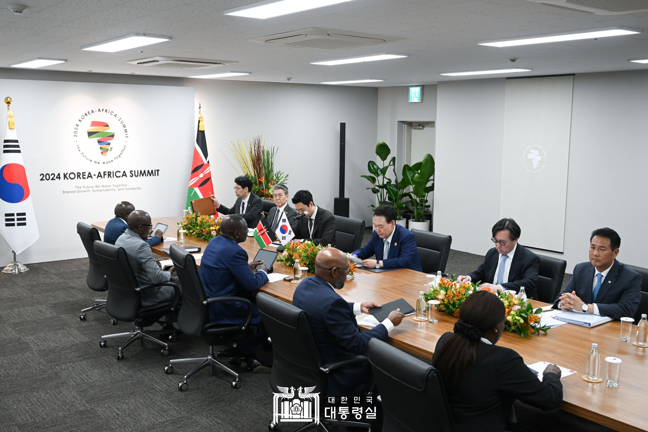 윤석열 대통령, 한-아프리카 정상회의 계기 4개 아프리카 국가 정상들과 양자회담 개최(6.4 오후)